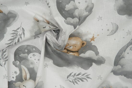 Kokvilna - Lācīši un citi dzīvnieki uz pelēkiem mākoņiem